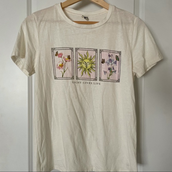 Graphic T-Shirt - Picture 1 of 2